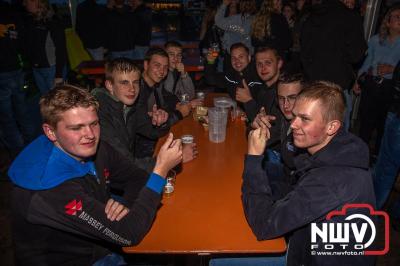 Tent was weer afgeladen op de eerste avond van het BigPop Festival met Zeroos Heroes, Piraten Power Hour en Outsiders.  - © NWVFoto.nl