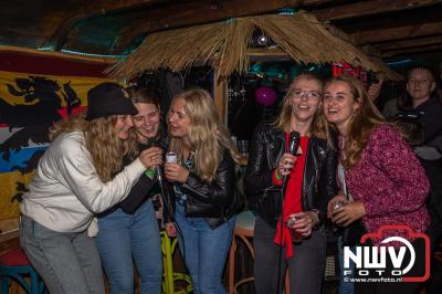 Tent was weer afgeladen op de eerste avond van het BigPop Festival met Zeroos Heroes, Piraten Power Hour en Outsiders.  - © NWVFoto.nl