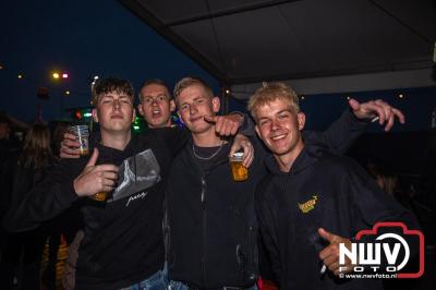 Tent was weer afgeladen op de eerste avond van het BigPop Festival met Zeroos Heroes, Piraten Power Hour en Outsiders.  - © NWVFoto.nl