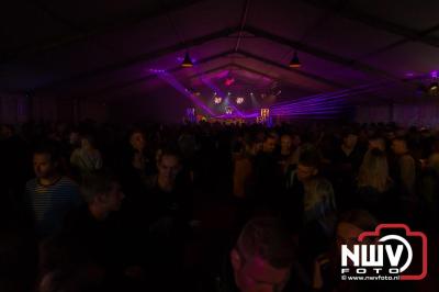 Tent was weer afgeladen op de eerste avond van het BigPop Festival met Zeroos Heroes, Piraten Power Hour en Outsiders.  - © NWVFoto.nl