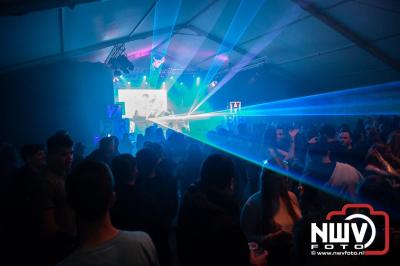 Tent was weer afgeladen op de eerste avond van het BigPop Festival met Zeroos Heroes, Piraten Power Hour en Outsiders.  - © NWVFoto.nl