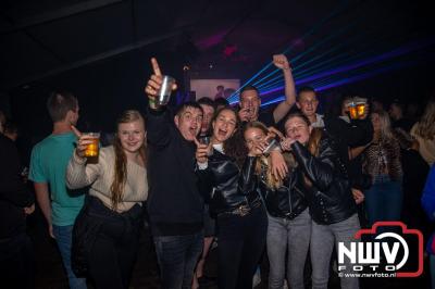 Tent was weer afgeladen op de eerste avond van het BigPop Festival met Zeroos Heroes, Piraten Power Hour en Outsiders.  - © NWVFoto.nl