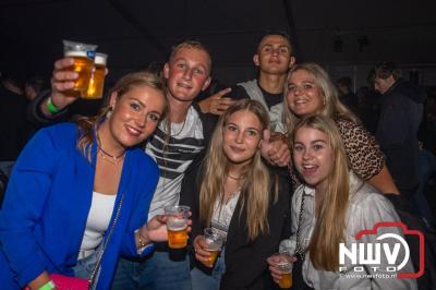 Tent was weer afgeladen op de eerste avond van het BigPop Festival met Zeroos Heroes, Piraten Power Hour en Outsiders.  - © NWVFoto.nl