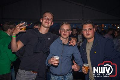 Tent was weer afgeladen op de eerste avond van het BigPop Festival met Zeroos Heroes, Piraten Power Hour en Outsiders.  - © NWVFoto.nl