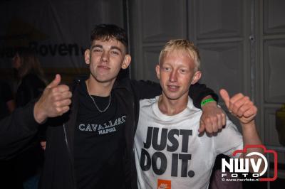 Tent was weer afgeladen op de eerste avond van het BigPop Festival met Zeroos Heroes, Piraten Power Hour en Outsiders.  - © NWVFoto.nl