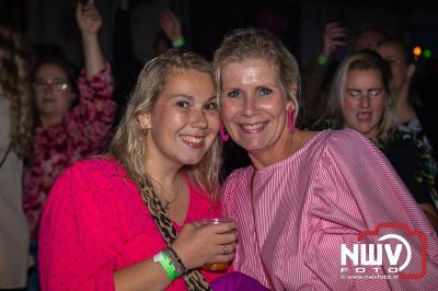 Tent was weer afgeladen op de eerste avond van het BigPop Festival met Zeroos Heroes, Piraten Power Hour en Outsiders.  - © NWVFoto.nl