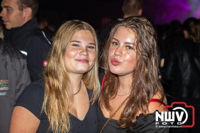 Tent was weer afgeladen op de eerste avond van het BigPop Festival met Zeroos Heroes, Piraten Power Hour en Outsiders.  - © NWVFoto.nl