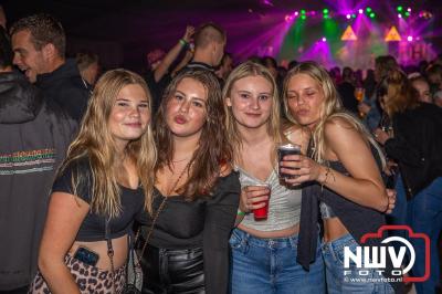 Tent was weer afgeladen op de eerste avond van het BigPop Festival met Zeroos Heroes, Piraten Power Hour en Outsiders.  - © NWVFoto.nl