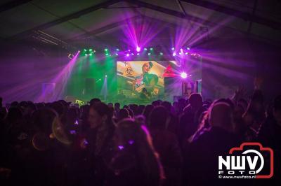 Tent was weer afgeladen op de eerste avond van het BigPop Festival met Zeroos Heroes, Piraten Power Hour en Outsiders.  - © NWVFoto.nl