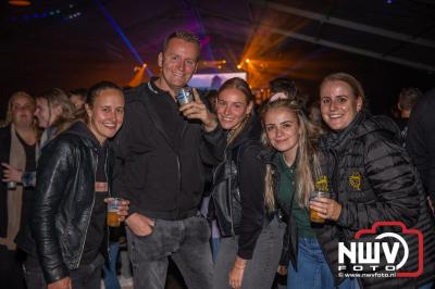 Tent was weer afgeladen op de eerste avond van het BigPop Festival met Zeroos Heroes, Piraten Power Hour en Outsiders.  - © NWVFoto.nl