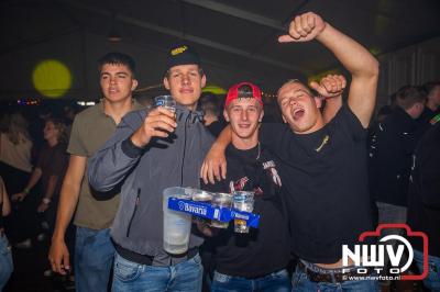 Tent was weer afgeladen op de eerste avond van het BigPop Festival met Zeroos Heroes, Piraten Power Hour en Outsiders.  - © NWVFoto.nl