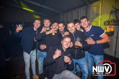 Tent was weer afgeladen op de eerste avond van het BigPop Festival met Zeroos Heroes, Piraten Power Hour en Outsiders.  - © NWVFoto.nl