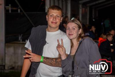 Tent was weer afgeladen op de eerste avond van het BigPop Festival met Zeroos Heroes, Piraten Power Hour en Outsiders.  - © NWVFoto.nl