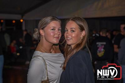 Tent was weer afgeladen op de eerste avond van het BigPop Festival met Zeroos Heroes, Piraten Power Hour en Outsiders.  - © NWVFoto.nl