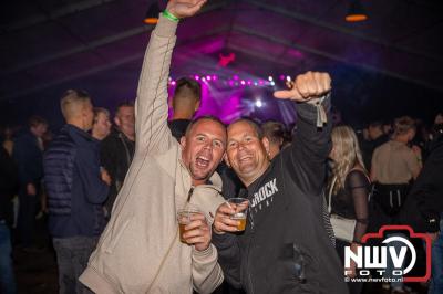 Tent was weer afgeladen op de eerste avond van het BigPop Festival met Zeroos Heroes, Piraten Power Hour en Outsiders.  - © NWVFoto.nl