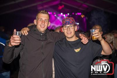 Tent was weer afgeladen op de eerste avond van het BigPop Festival met Zeroos Heroes, Piraten Power Hour en Outsiders.  - © NWVFoto.nl