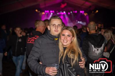 Tent was weer afgeladen op de eerste avond van het BigPop Festival met Zeroos Heroes, Piraten Power Hour en Outsiders.  - © NWVFoto.nl