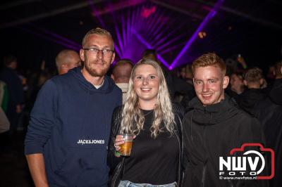 Tent was weer afgeladen op de eerste avond van het BigPop Festival met Zeroos Heroes, Piraten Power Hour en Outsiders.  - © NWVFoto.nl