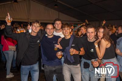 Tent was weer afgeladen op de eerste avond van het BigPop Festival met Zeroos Heroes, Piraten Power Hour en Outsiders.  - © NWVFoto.nl