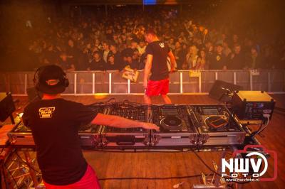 Tent was weer afgeladen op de eerste avond van het BigPop Festival met Zeroos Heroes, Piraten Power Hour en Outsiders.  - © NWVFoto.nl