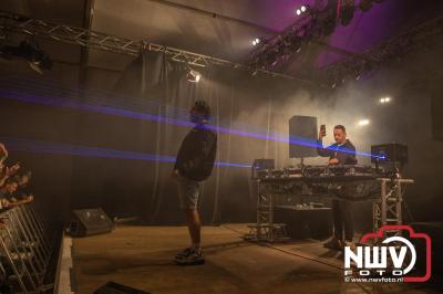 Tent was weer afgeladen op de eerste avond van het BigPop Festival met Zeroos Heroes, Piraten Power Hour en Outsiders.  - © NWVFoto.nl