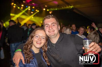 Tent was weer afgeladen op de eerste avond van het BigPop Festival met Zeroos Heroes, Piraten Power Hour en Outsiders.  - © NWVFoto.nl