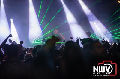 Tent was weer afgeladen op de eerste avond van het BigPop Festival met Zeroos Heroes, Piraten Power Hour en Outsiders.  - © NWVFoto.nl