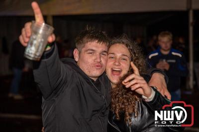 Tent was weer afgeladen op de eerste avond van het BigPop Festival met Zeroos Heroes, Piraten Power Hour en Outsiders.  - © NWVFoto.nl