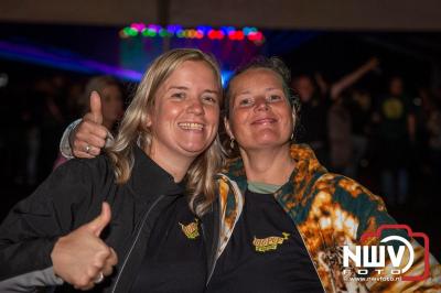 Tent was weer afgeladen op de eerste avond van het BigPop Festival met Zeroos Heroes, Piraten Power Hour en Outsiders.  - © NWVFoto.nl