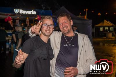 Tent was weer afgeladen op de eerste avond van het BigPop Festival met Zeroos Heroes, Piraten Power Hour en Outsiders.  - © NWVFoto.nl