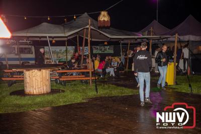 Tent was weer afgeladen op de eerste avond van het BigPop Festival met Zeroos Heroes, Piraten Power Hour en Outsiders.  - © NWVFoto.nl