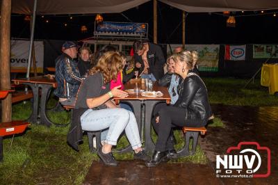 Tent was weer afgeladen op de eerste avond van het BigPop Festival met Zeroos Heroes, Piraten Power Hour en Outsiders.  - © NWVFoto.nl