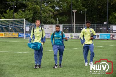 Bezoekers van een afgeladen Sportpark Mulderssingel in Wezep zien Ajax met 2-1 winnen in het oefenduel tegen Rangers FC. - © NWVFoto.nl