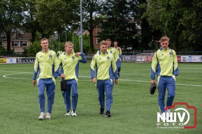 Bezoekers van een afgeladen Sportpark Mulderssingel in Wezep zien Ajax met 2-1 winnen in het oefenduel tegen Rangers FC. - © NWVFoto.nl