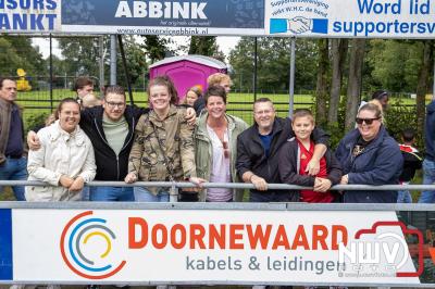 Bezoekers van een afgeladen Sportpark Mulderssingel in Wezep zien Ajax met 2-1 winnen in het oefenduel tegen Rangers FC. - © NWVFoto.nl