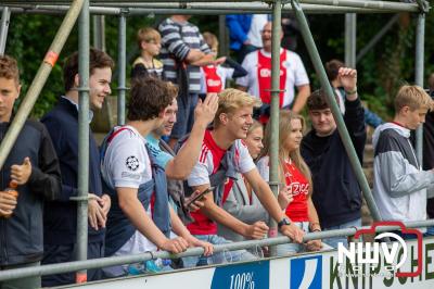 Bezoekers van een afgeladen Sportpark Mulderssingel in Wezep zien Ajax met 2-1 winnen in het oefenduel tegen Rangers FC. - © NWVFoto.nl