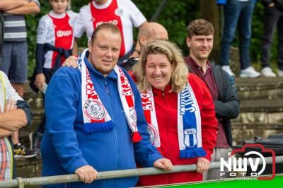 Bezoekers van een afgeladen Sportpark Mulderssingel in Wezep zien Ajax met 2-1 winnen in het oefenduel tegen Rangers FC. - © NWVFoto.nl