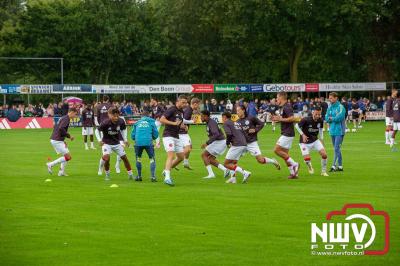 Bezoekers van een afgeladen Sportpark Mulderssingel in Wezep zien Ajax met 2-1 winnen in het oefenduel tegen Rangers FC. - © NWVFoto.nl