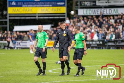 Bezoekers van een afgeladen Sportpark Mulderssingel in Wezep zien Ajax met 2-1 winnen in het oefenduel tegen Rangers FC. - © NWVFoto.nl