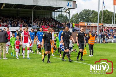 Bezoekers van een afgeladen Sportpark Mulderssingel in Wezep zien Ajax met 2-1 winnen in het oefenduel tegen Rangers FC. - © NWVFoto.nl