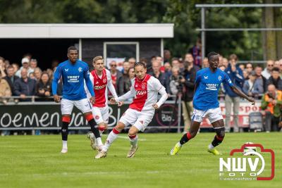 Bezoekers van een afgeladen Sportpark Mulderssingel in Wezep zien Ajax met 2-1 winnen in het oefenduel tegen Rangers FC. - © NWVFoto.nl