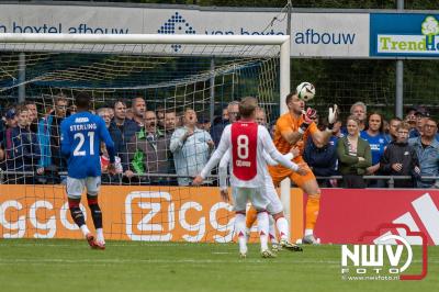 Bezoekers van een afgeladen Sportpark Mulderssingel in Wezep zien Ajax met 2-1 winnen in het oefenduel tegen Rangers FC. - © NWVFoto.nl