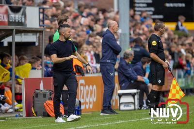 Bezoekers van een afgeladen Sportpark Mulderssingel in Wezep zien Ajax met 2-1 winnen in het oefenduel tegen Rangers FC. - © NWVFoto.nl