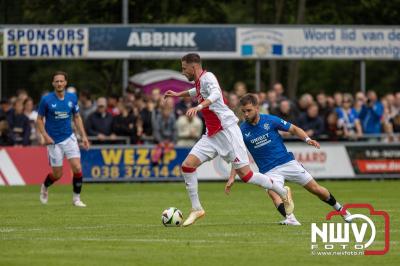 Bezoekers van een afgeladen Sportpark Mulderssingel in Wezep zien Ajax met 2-1 winnen in het oefenduel tegen Rangers FC. - © NWVFoto.nl