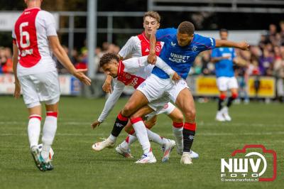 Bezoekers van een afgeladen Sportpark Mulderssingel in Wezep zien Ajax met 2-1 winnen in het oefenduel tegen Rangers FC. - © NWVFoto.nl