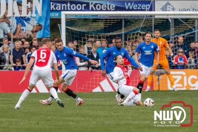 Bezoekers van een afgeladen Sportpark Mulderssingel in Wezep zien Ajax met 2-1 winnen in het oefenduel tegen Rangers FC. - © NWVFoto.nl