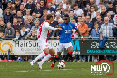 Bezoekers van een afgeladen Sportpark Mulderssingel in Wezep zien Ajax met 2-1 winnen in het oefenduel tegen Rangers FC. - © NWVFoto.nl