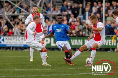 Bezoekers van een afgeladen Sportpark Mulderssingel in Wezep zien Ajax met 2-1 winnen in het oefenduel tegen Rangers FC. - © NWVFoto.nl