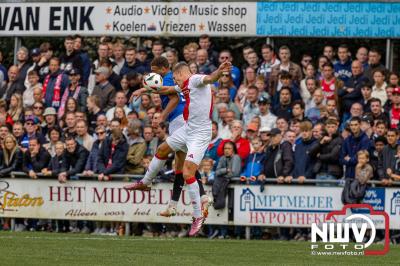 Bezoekers van een afgeladen Sportpark Mulderssingel in Wezep zien Ajax met 2-1 winnen in het oefenduel tegen Rangers FC. - © NWVFoto.nl