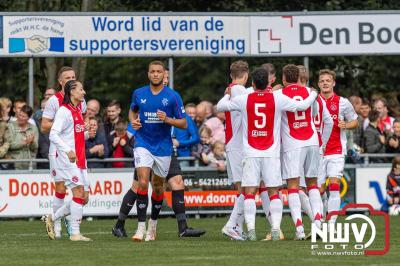 Bezoekers van een afgeladen Sportpark Mulderssingel in Wezep zien Ajax met 2-1 winnen in het oefenduel tegen Rangers FC. - © NWVFoto.nl